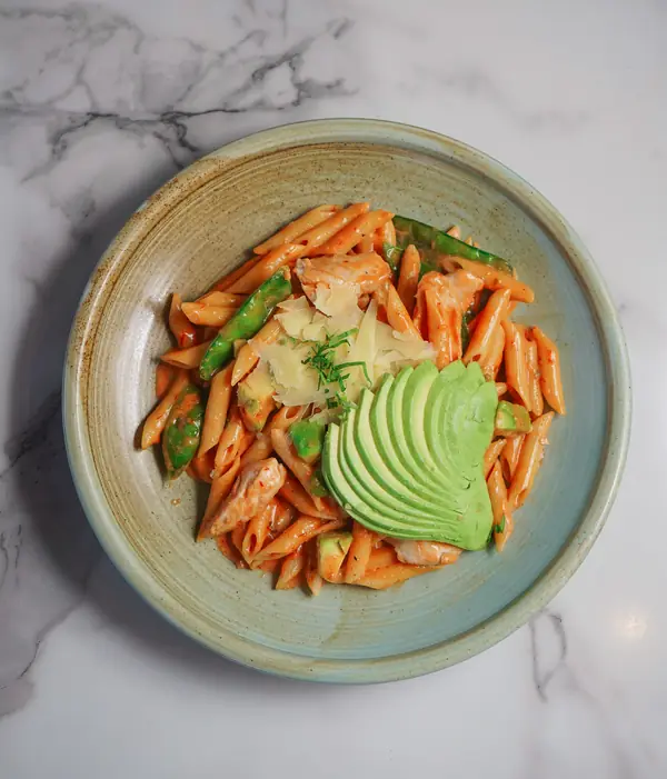 Pollo avo, penne in pink sauce with avocado